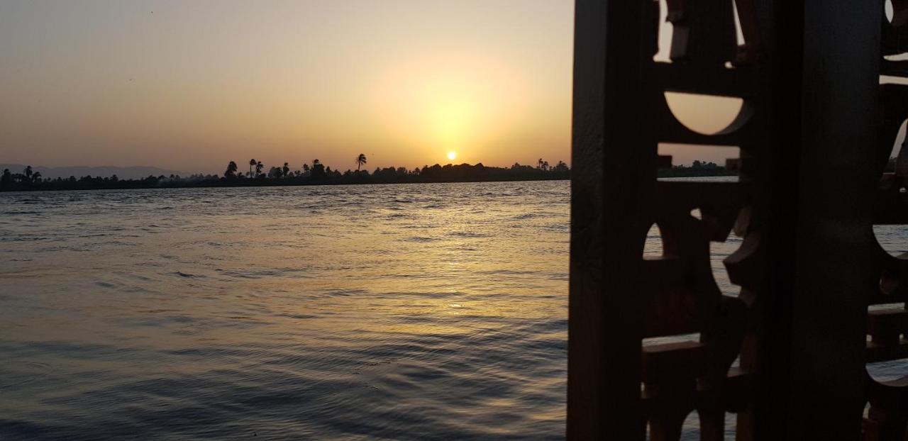 Nile Sunrise Felucca Boat Private Rental Luxor Exterior photo