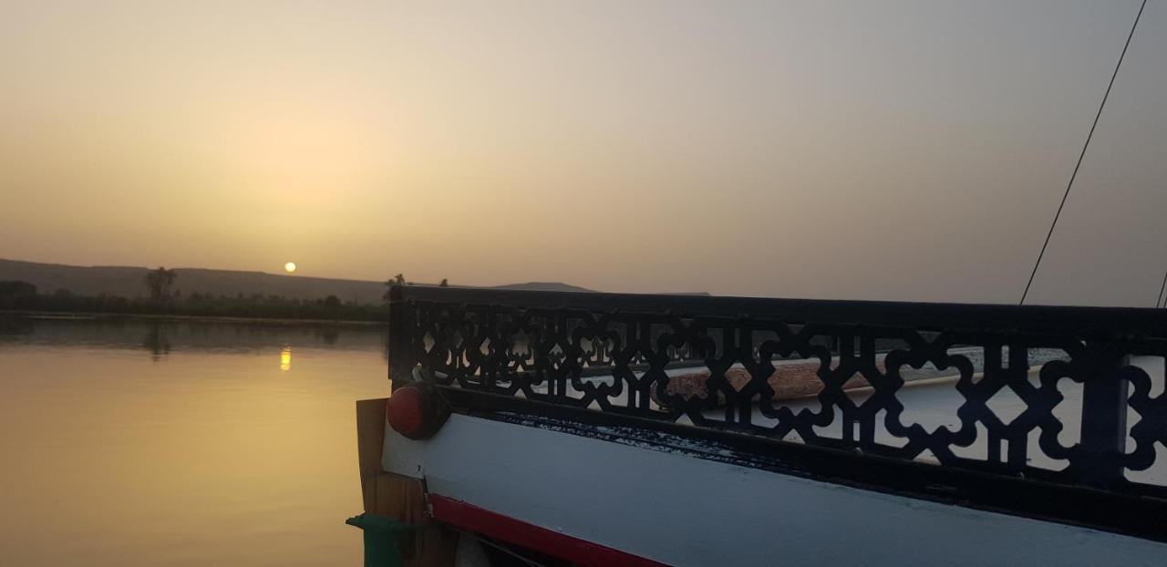 Nile Sunrise Felucca Boat Private Rental Luxor Exterior photo